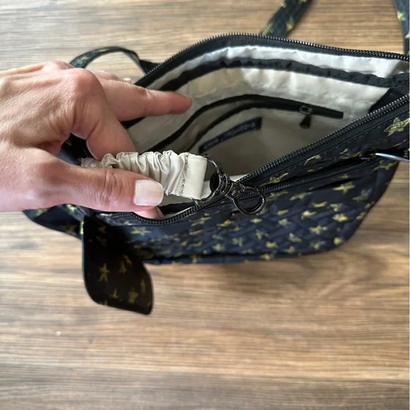 Lug Cross body Bag- distressed star pattern ⭐️ - Picture 3 of 4